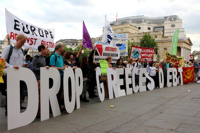 ΦΩΤΟ - ΒΙΝΤΕΟ: Στην πλατεία Τραφάλγκαρ του Λονδίνου διαδηλώνουν υπέρ του κουρέματος του ελληνικού χρέους