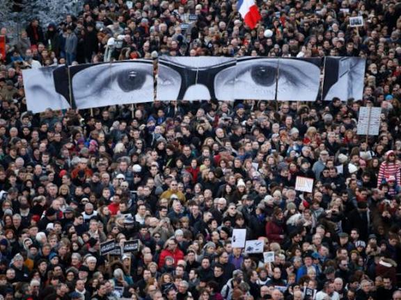 Κοινή διαδήλωση 4 Γαλλικών Συνδικάτων υπέρ της Ελλάδας στο Παρίσι στην πλατεία της Βαστίλης