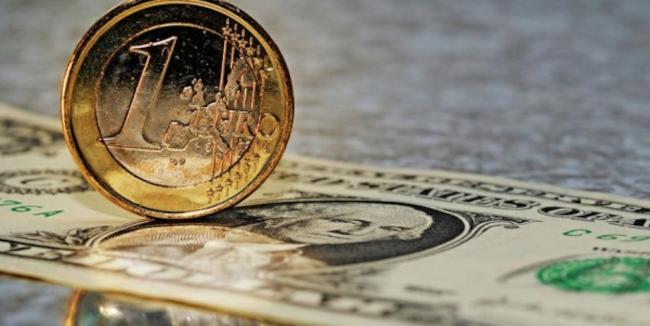 Υποχώρηση κατά 1,54% του ευρώ έναντι του δολαρίου