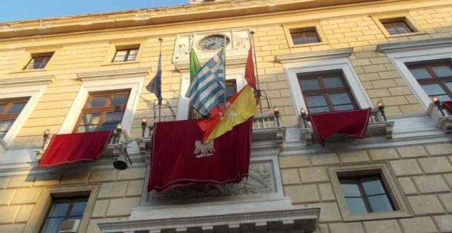 Την ελληνική σημαία ύψωσε στο δημαρχείο του Παλέρμο, ο Δήμαρχος Λεολούκα Ορλάντο