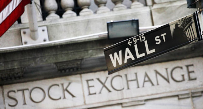 Προσωρινή διακοπή στις συναλλαγές της Wall Street - Τριψήφιες απώλειες κατέγραψαν οι δείκτες