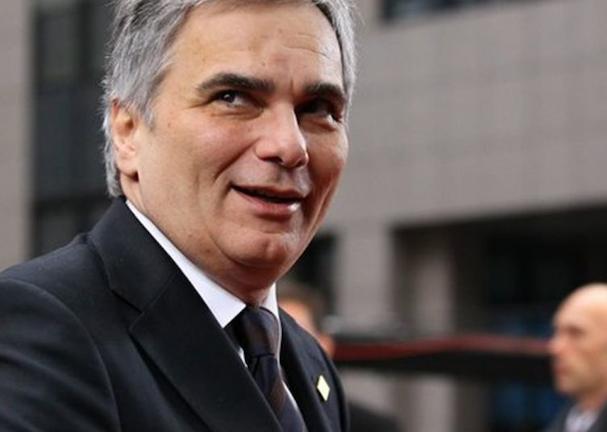 Φάιμαν: Ο Σόιμπλε θέλει να εξωθήσει τους Έλληνες από το ευρώ