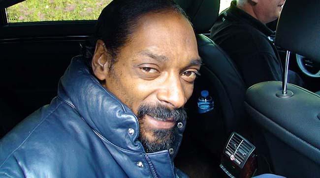 "Επιασαν" τον Snoop Dogg με 422.000$ σε μαξιλαροθήκες!