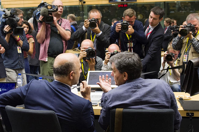 Συμφωνία στο Eurogroup - Σύντομα η εκταμίευση της πρώτης δόσης 26 δισ.