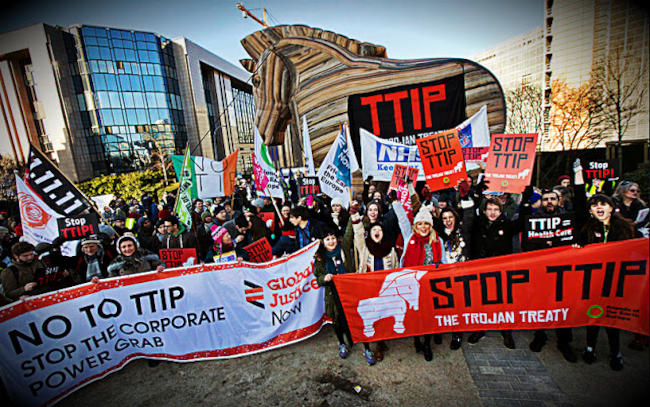 Υπογράφουμε ΕΔΩ ενάντια στη ληστρική Διατλαντική Συμφωνία Επενδύσεων και Εμπορίου TTIP