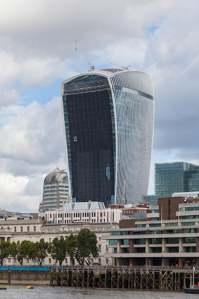 Λονδίνο: Αρχιτεκτονικό βραβείο "Έκτρωμα 2015" στο ασχημότερο κτίριο του πλανήτη που μοιάζει με σερβιέτα