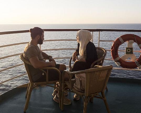 Πλοίαρχος "Ελευθέριος Βενιζέλος" για τους Σύρους πρόσφυγες: "Δεν μας έχουν σκίσει ούτε μισή καρέκλα, δεν έχουν πάρει ούτε για δείγμα ένα ποτήρι ή ένα μαχαίρι"...