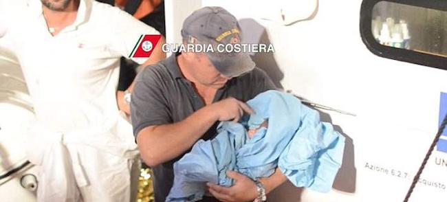 Γυναίκα από τη Συρία γέννησε εν πλω απο Χίο προς Πειραιά ένα υγιέστατο αγοράκι στο πλοίο Αριάδνη
