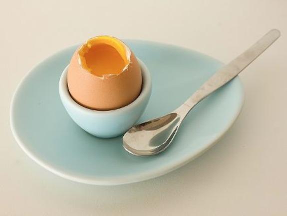 Ο κίνδυνος για την υγεία που κρύβουν τα «μελάτα» αυγά