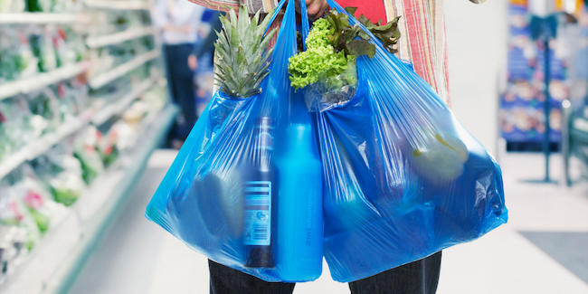 10 tips για να ζήσουμε με λιγότερο πλαστικό