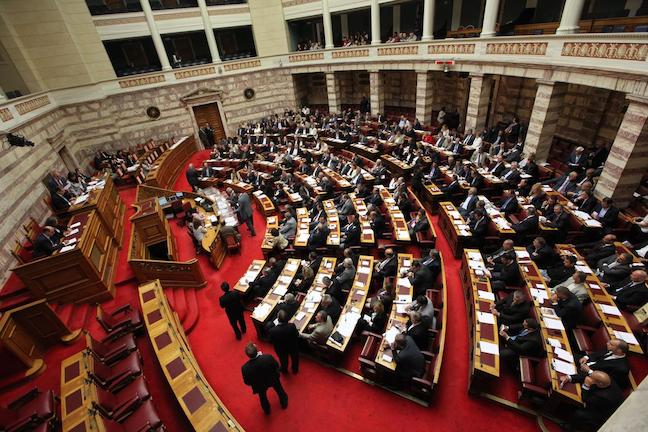 Πολυνομοσχέδιο: Κατατέθηκε στη Βουλή με διαδικασία επείγοντος - Τι προβλέπει