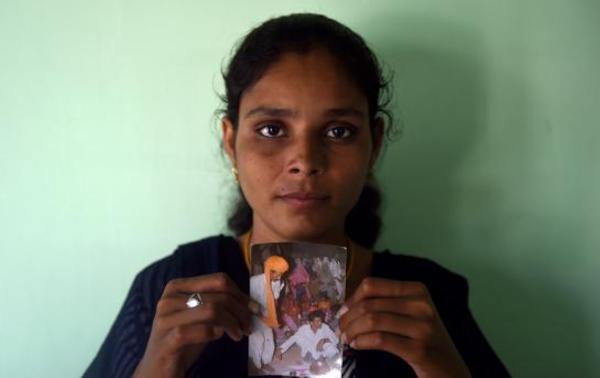 Την πάντρεψαν σε ηλικία... 11 μηνών και πήρε διαζύγιο έπειτα από 18 χρόνια Την πάντρεψαν σε ηλικία... 11 μηνών και πήρε διαζύγιο έπειτα από 18 χρόνια