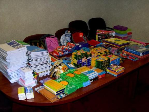Δωρεάν 2.662 σχολικές τσάντες με σχολικά σε οικογένειες της Κρήτης