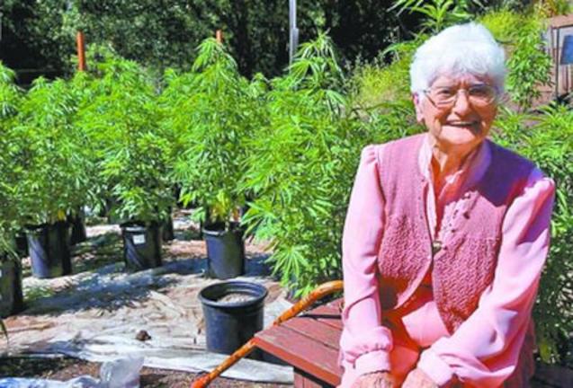 Η 92χρονη "βασίλισσα" της μαγειρικής με θεραπευτική μαριχουάνα που βοηθάει όσους υποφέρουν (βίντεο)