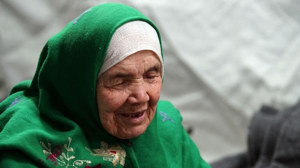 Η συγκλονιστική ιστορία της 105αχρονης γιαγιάς πρόσφυγα που περπάτησε από το Αφγανιστάν στην Κροατία και θα μπορούσε να συνταράξει το Χόλιγουντ