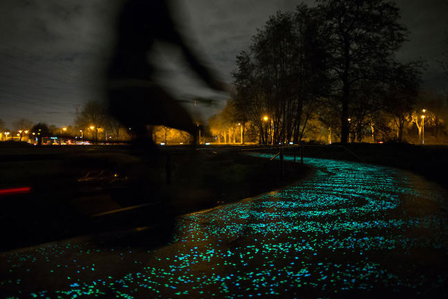 Ονειρικός ποδηλατόδρομος εμπνευσμένος από την Έναστρη Νύχτα του Βαν Γκογκ (υπέροχες εικόνες)