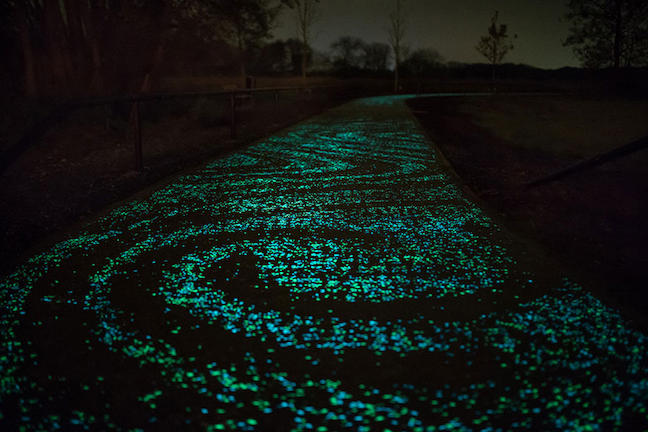 Ονειρικός ποδηλατόδρομος εμπνευσμένος από την Έναστρη Νύχτα του Βαν Γκογκ (υπέροχες εικόνες)