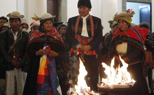 Viva Βολιβία: προτείνει την καταστροφή του καπιταλισμού για να σωθεί η Μητέρα Γη