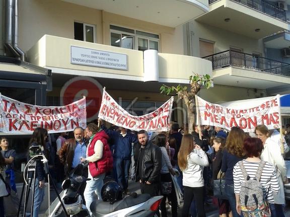 ΒΙΝΤΕΟ: Θα κλείσει η γραφειοκρατία και το μοναδικό Ευρωπαϊκό σχολείο στο Ηράκλειο Κρήτης; Διαδήλωση!