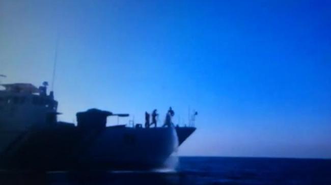 ΒΙΝΤΕΟ: Απο σκάφος της τουρκικής ακτοφυλακής ρίχνουν με μάνικα νερό σε λέμβο με πρόσφυγες!