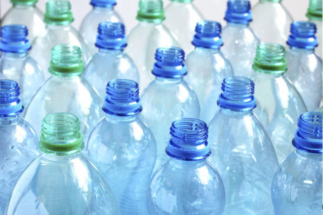 Η πρώτη πόλη που απαγορεύει την πώληση πλαστικών μπουκαλιών