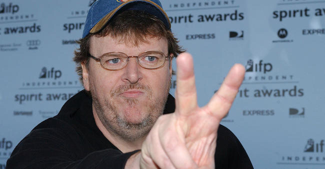 Michael Moore: Θα φιλοξενήσω πρόσφυγες στο σπίτι μου