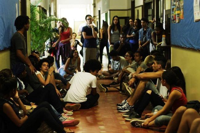 Καταλήψεις σε 200 σχολεία στην Βραζιλία - Η αστυνομία επιτίθεται στους μαθητές (ΦΩΤΟ-ΒΙΝΤΕΟ)