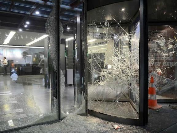 Επίθεση ενόπλου στα γραφεία της τουρκικής εφημερίδας Χουριέτ