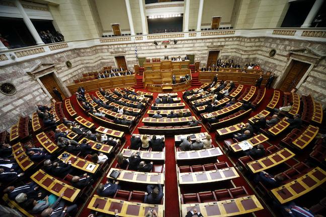 Κατατέθηκε στη Βουλή το νομοσχέδιο για τα «κόκκινα» δάνεια και το μισθολόγιο