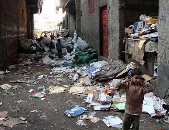 Mια πόλη πνιγμένη στα σκουπίδια και την εξαθλίωση (ΕΙΚΟΝΕΣ)