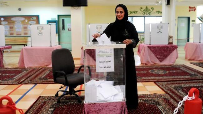 Σάλμα μπεν Χιζάμπ αλ-Οτέιμπι: Αυτή είναι πρώτη γυναίκα δημοτική σύμβουλος στη Σαουδική Αραβία
