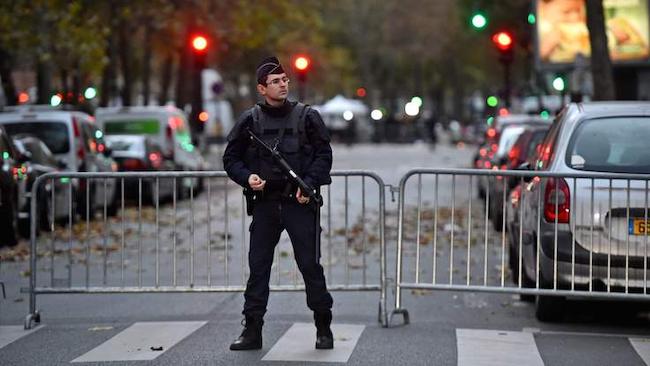 Παρίσι: Μαχαίρωσαν νηπιαγωγό στο όνομα του ISIS