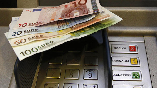 Αρχίζουν οι κατασχέσεις καταθέσεων οφειλετών για χρέη άνω των 70.000 ευρώ