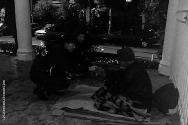 ΦΩΤΟ: Νέο κύμα κακοκαιρίας - οι εθελοντές Street Workers της Emfasis δίπλα στους αστέγους