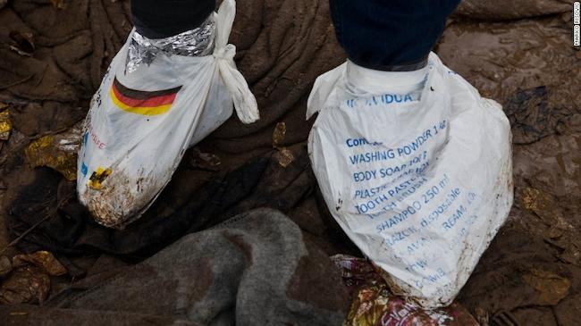 ΜΕΤΑδραση: Συγκεντρώνουμε παπούτσια για τους πρόσφυγες - Μπορείτε να βοηθήσετε;