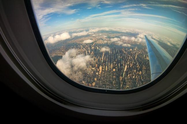Δες γιατί πρέπει να κάθεσαι κοντά στο παράθυρο όταν πετάς με αεροπλάνο (ΕΙΚΟΝΕΣ)