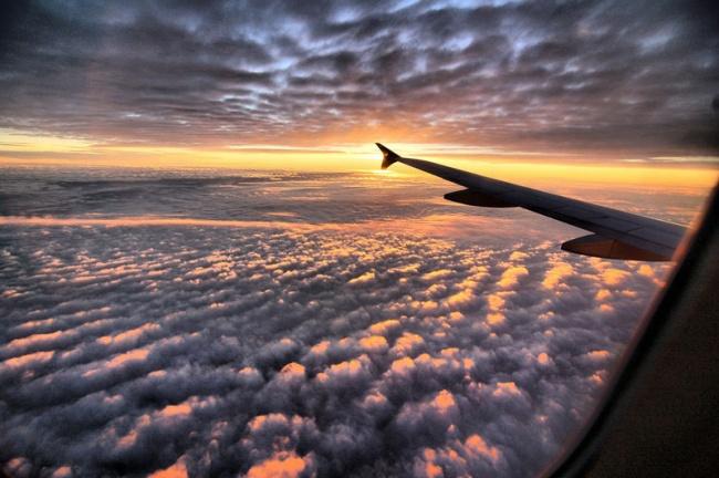 Δες γιατί πρέπει να κάθεσαι κοντά στο παράθυρο όταν πετάς με αεροπλάνο (ΕΙΚΟΝΕΣ)