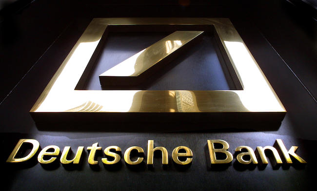 Το Twitter δίνει ρέστα με την κατάρρευση της #DeutscheBank
