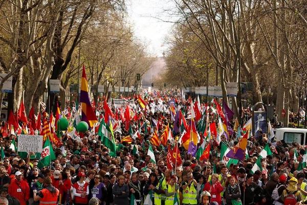 Μαδρίτη: 2,5 εκατομμύρια διαδήλωσαν για την αξιοπρέπεια!