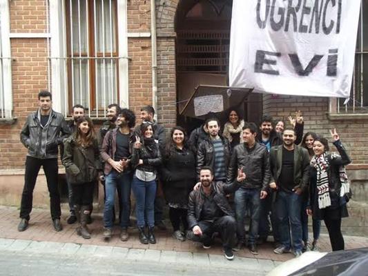 BINTEO Τουρκία: Κτίριο που καταλήφθηκε από φοιτητές ονομάστηκε "Οικία Αλέξη" και "Εστία Μπερκίν"