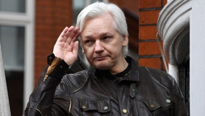 Η Βρετανία εκδίδει τον Τζούλιαν Ασάνζ στις ΗΠΑ - WikiLeaks: «Μαύρη ημέρα για την ελευθερία του Τύπου»