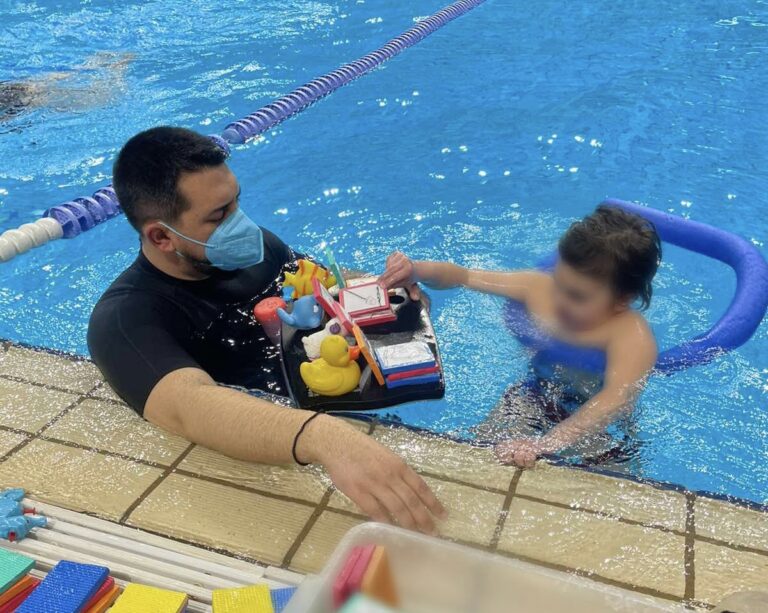 Πρωτοποριακό πρόγραμμα λογοθεραπευτικής παρέμβασης μέσα στο νερό