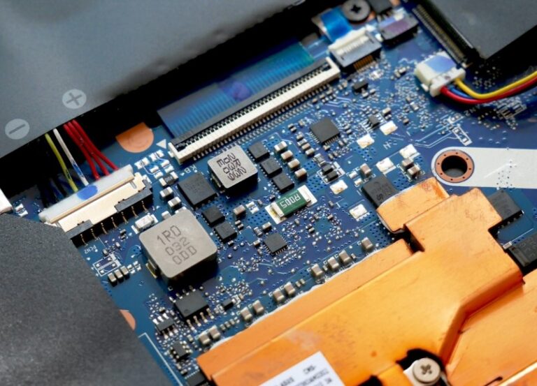 Πότε πρέπει να αντικαταστήσω τη μπαταρία του φορητού μου υπολογιστή με μια νέα;