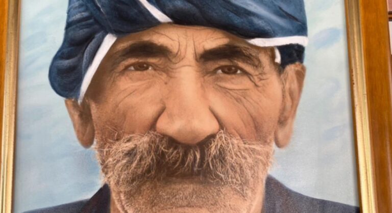 Έγινε καρτ ποστάλ και ταξίδεψε την Ελλάδα παγκοσμίως – Η ιστορία του Μανώλα από την Ψέριμο