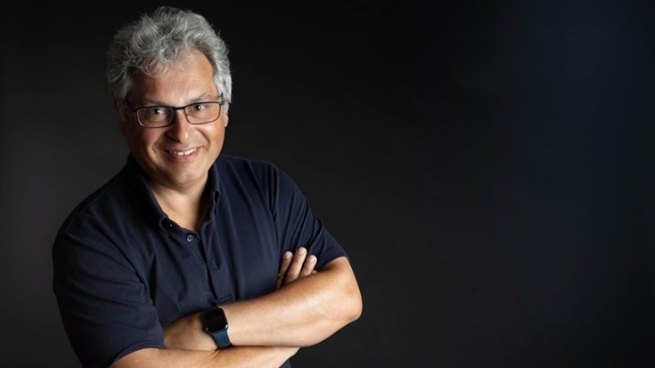 Κορυφαίος αστροφυσικός Νταβίντ Ελμπάζ: «Δεν είμαστε απλώς φτιαγμένοι από αστερόσκονη, νομίζω ότι είμαστε αστέρια…»